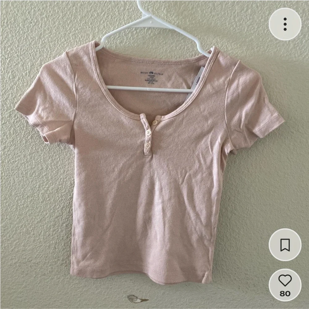 Brandy melville pink Zelly 3 button top - Picture 2 of 2